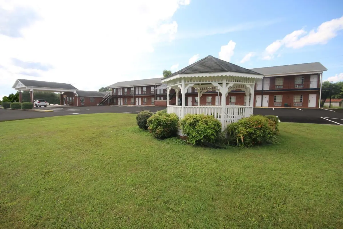 Surry Inn - Dobson 4