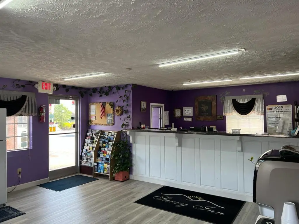 Surry Inn - Dobson 7